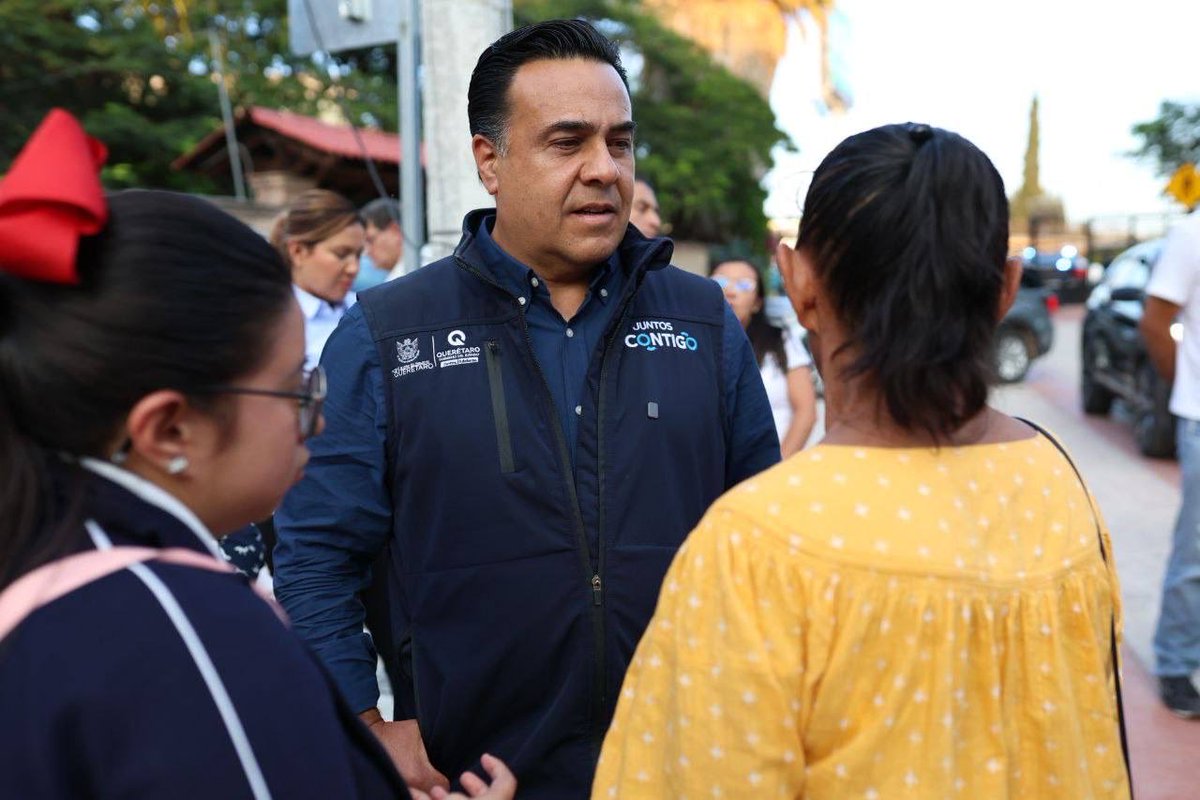 🏡✨ ¡Más obras que mejoran la vida de las familias queretanas!

En el Fraccionamiento El Sillar, municipio de Querétaro, entregamos una obra que mejora el entorno y fortalece la convivencia de esta comunidad.

#CONTIGO #QroNosMueve