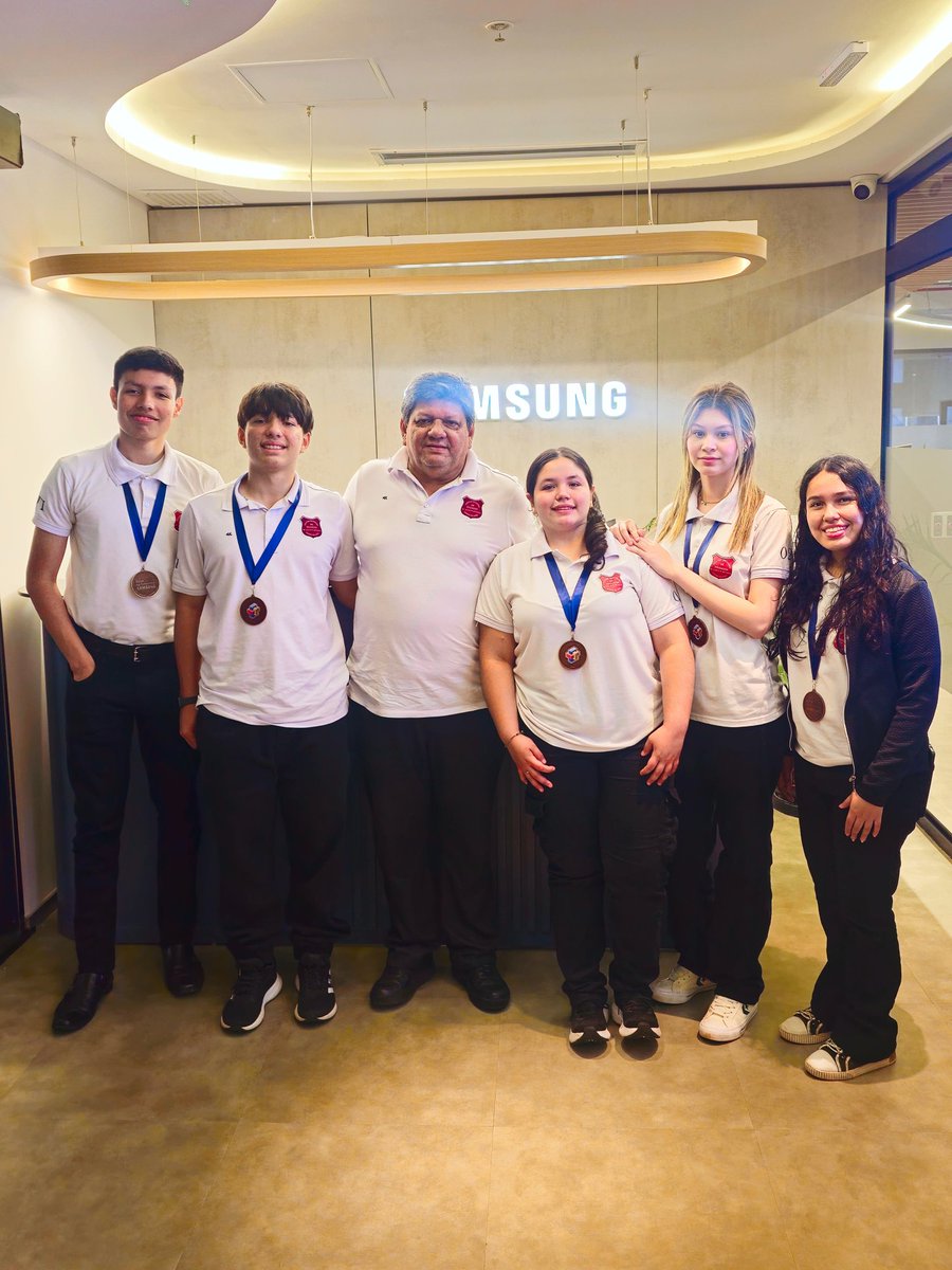 STEMLatin's tweet image. 🇵🇾✨ El equipo campeón de Paraguay del programa Solve for Tomorrow visitó la oficina de Samsung Electronics en Asunción.

Gracias a todos los voluntarios corporativos que se unieron para brindarles un gran recibimiento lleno de energía, inspiración y orgullo nacional 💙💡