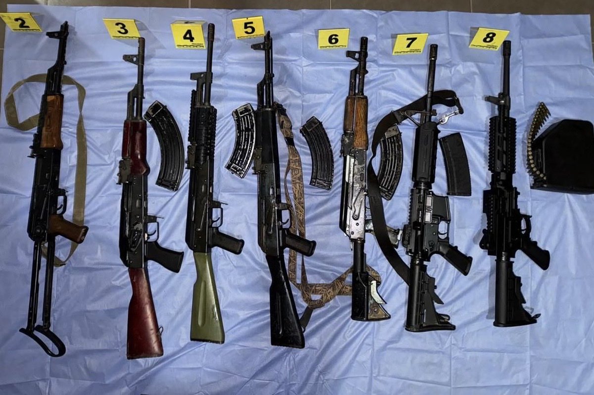 Seguimos avanzando con resultados en seguridad.

Gracias al trabajo coordinado entre las distintas corporaciones policiacas, hoy logramos un importante aseguramiento de armas largas en Ciudad Obregón.

Estos resultados fortalecen la estrategia de seguridad y se traducen en calles