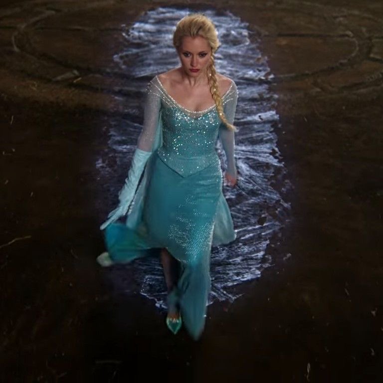adrifordays's tweet image. I love how everyone forgot we have a live action Elsa