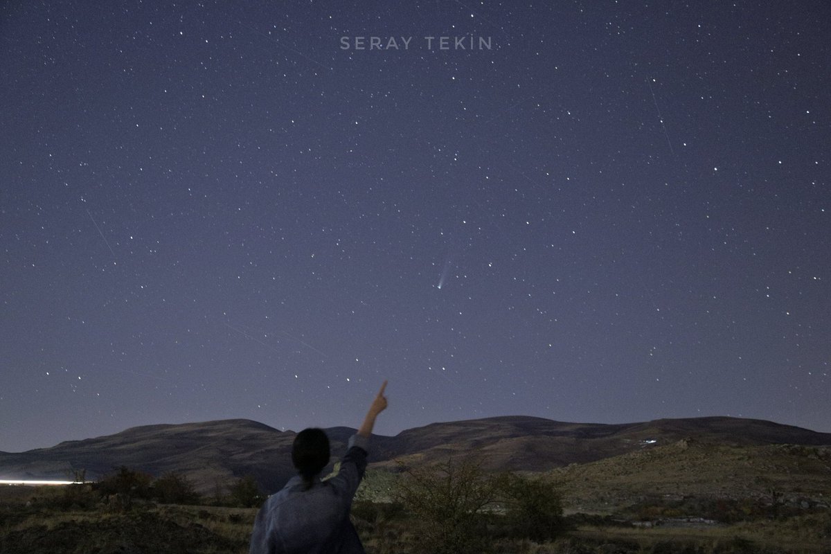 serayphoto's tweet image. COMET C/2025 A6 (Lemmon) ☄️

Sonunda onunla tanıştım ve bir hatıra fotoğrafı çektim 💜
#cometLemmon