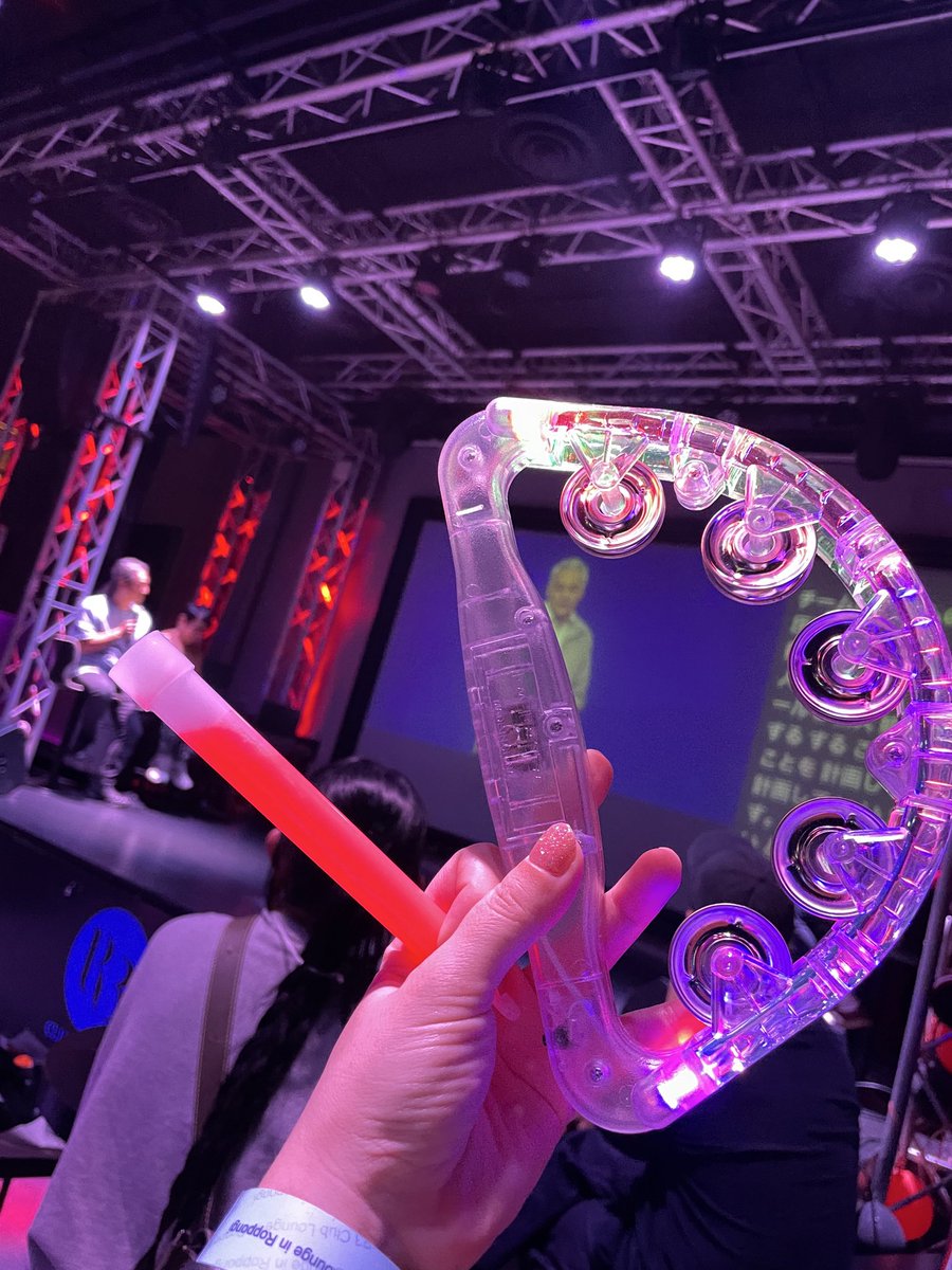 hamko1114's tweet image. 光るタンバリンとペンラ支給されたのおもしろすぎる
基調講演やぞ（たのしい）
#adobemax