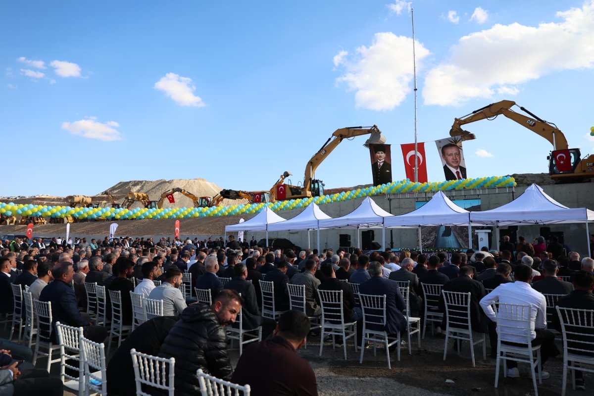 🇹🇷 Siirt’te Cumhuriyet Coşkusu Altyapı Yatırımlarıyla Taçlandı!

Cumhuriyetimizin 1⃣0⃣2⃣. yılı dolayısıyla, 102 kilometrelik BSK asfalt yol, Asfalt Plent ve Konkasör Tesisleri ile yeni iş makineleri, dualarla hizmete açıldı.

Siirt Valiliği İl Özel İdaresi bünyesinde kurulan