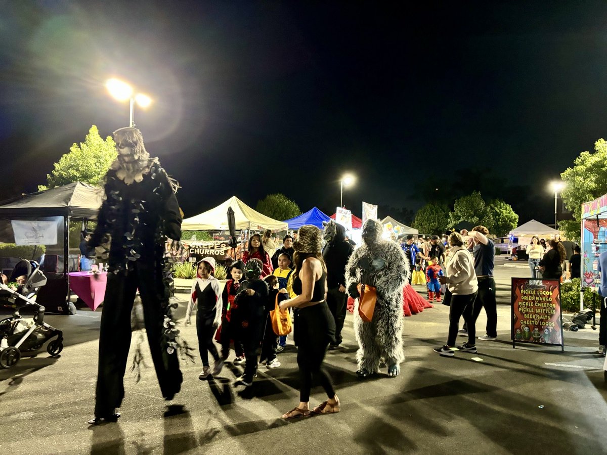 NormaJTorres's tweet photo. #TeamTorres had a great time joining in on the spooky fun at the Eastvale Collective Market! 🎃 Vendors served up delicious food, shared amazing artisan crafts, and handed out candy to all the trick-or-treaters. https://t.co/khL63lVt5e