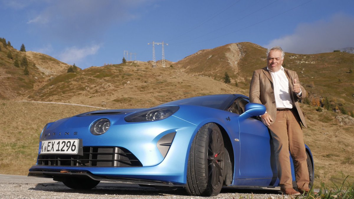 Natürlich teste ich E-Autos.

Wenn sie gut sind, schreibe ich das.

Aber für mich privat ist das Leben zu kurz, um wegen 600km Reichweite 1,5 Stunden fürs Laden im Industriegebiet zu verschwenden.

Selbst kostenloser Strom würde sich nicht lohnen. Ich bin Fahrer und nicht Steher.