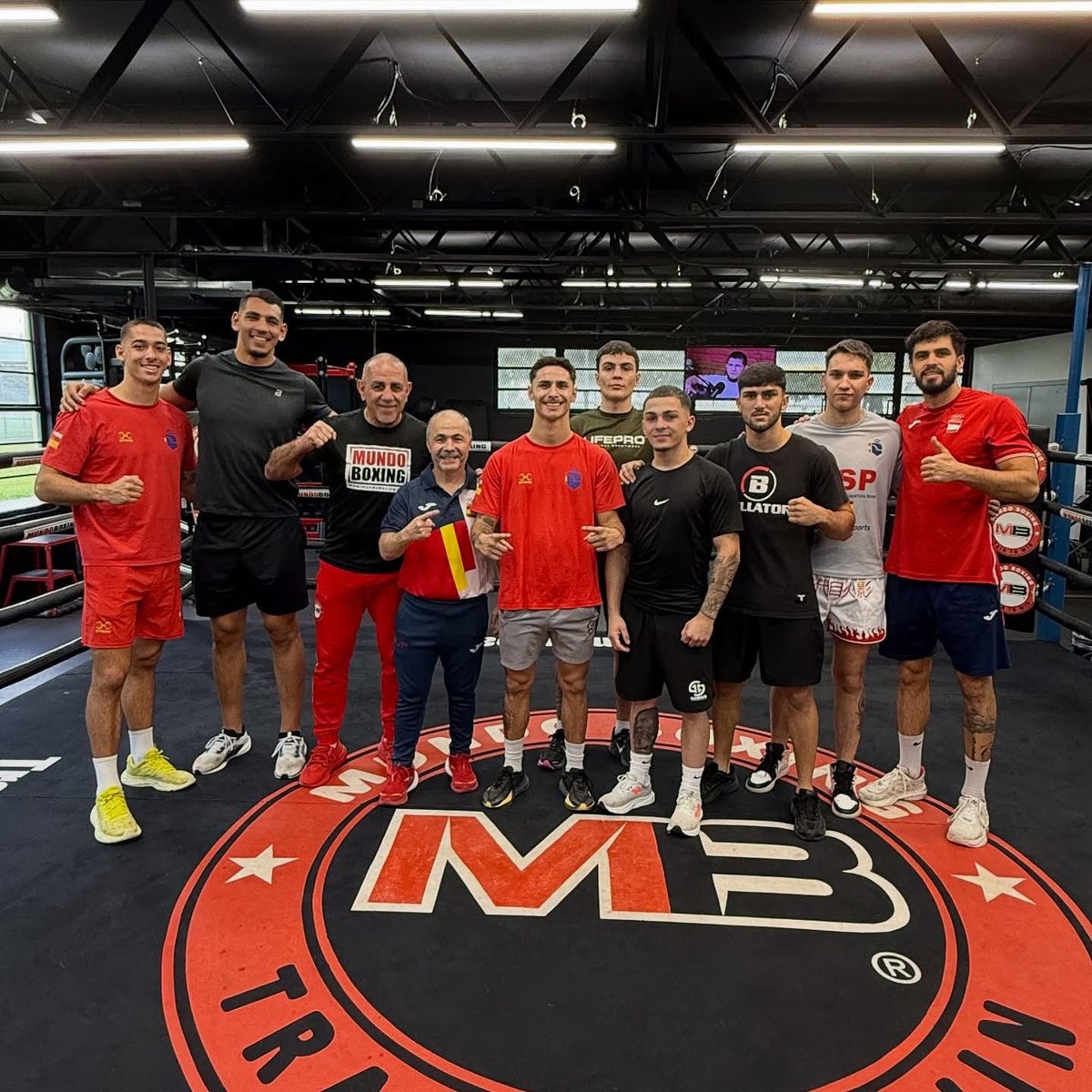 linares_ca_93's tweet photo. ‼️ EL EQUIPO IBERICO QUE PARTICIPARA EN LOS JUEGOS OLIMPICOS ESTA EN MIAMI PARA HACER CAMPAMENTO EN EL TROPICAL PARK CON MUNDO BOXING Y EL PROFESOR PEDRO DIAZ

#MundoBoxing #OlympicBoxing #TrainToWin #Spain https://t.co/OhFIUTIamZ