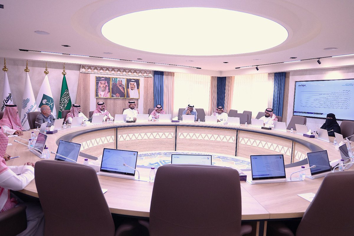 dqtc_sa's tweet photo. @abhachamber 
🔳 عقد في مقر الغرفة التجارية بمدينة أبها 
الاجتماع الخاص بلجنة الأمن والسلامة مع سعادة الأمين العام للمجلس الوطني للسلامة والصحة المهنية واعضاء فريق العمل المرافق له 
وتم الاجتماع بحضور الامين العام لغرفة أبها 
وقد حضر الاجتماع الاستاذ الحسن العسيري مدير مركز التطوير والجودة للتدريب @dqtc_sa 
وعضو لجنة الأمن والسلامة بالغرفة 
وتم استعراض جهود المجلس الوطني للسلامة والصحة المهنية للتواصل المباشر مع قطاع الأمن والسلامة المهنية متمثل في اللجنة ، للاستماع إلى التحديات وتبادل الرؤى التي من شأنها دعم مسيرة النمو والازدهار،وأهمية ذلك لمنطقة عسير كبيئة استثمارية واعدة في هذا القطاع، بما تمتلكه من مقومات صناعية متنوعة، وطاقات بشرية مؤهلة، وإمكانات لوجستية تساعد على تحقيق التنمية المستدامة.  
@SaudiNCOSH 
#abha_chamber
