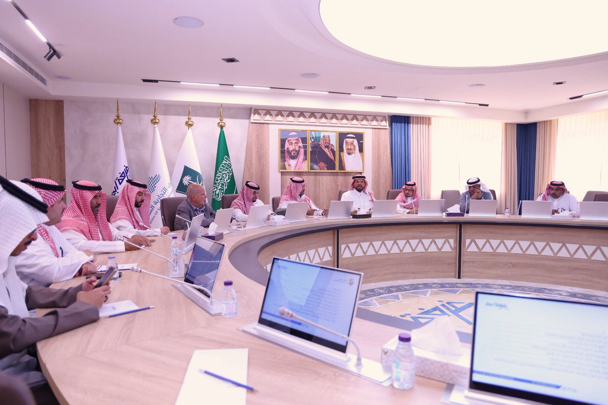 dqtc_sa's tweet photo. @abhachamber 
🔳 عقد في مقر الغرفة التجارية بمدينة أبها 
الاجتماع الخاص بلجنة الأمن والسلامة مع سعادة الأمين العام للمجلس الوطني للسلامة والصحة المهنية واعضاء فريق العمل المرافق له 
وتم الاجتماع بحضور الامين العام لغرفة أبها 
وقد حضر الاجتماع الاستاذ الحسن العسيري مدير مركز التطوير والجودة للتدريب @dqtc_sa 
وعضو لجنة الأمن والسلامة بالغرفة 
وتم استعراض جهود المجلس الوطني للسلامة والصحة المهنية للتواصل المباشر مع قطاع الأمن والسلامة المهنية متمثل في اللجنة ، للاستماع إلى التحديات وتبادل الرؤى التي من شأنها دعم مسيرة النمو والازدهار،وأهمية ذلك لمنطقة عسير كبيئة استثمارية واعدة في هذا القطاع، بما تمتلكه من مقومات صناعية متنوعة، وطاقات بشرية مؤهلة، وإمكانات لوجستية تساعد على تحقيق التنمية المستدامة.  
@SaudiNCOSH 
#abha_chamber
