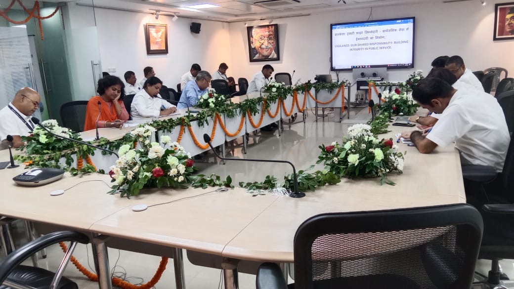 aairedner's tweet image. #IntegrityAtWork #VAW2025 AAI warriors participated enthusiastically in Essay Competition on &quot;Vigilance our shared Responsibility-Building Integrity in Public Service” and unleashed their pen to reinforce our commitment to honesty &amp;amp; transparency in workplace! @CVCIndia @MoCA_GoI