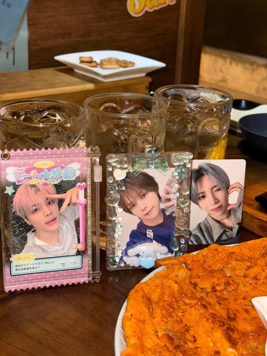 쇼케 뒷풀이🍻🍺 앤랑이 차올라서 목 다 쉇어요, 
우리 죽을 때까지 르네하자.