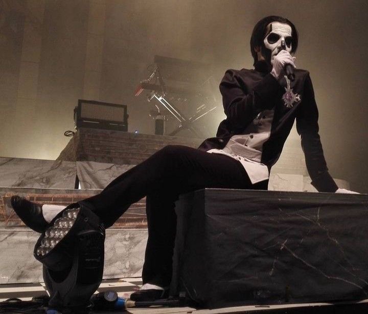 in the end i hope it’s you and me

in the darkness i would never leave