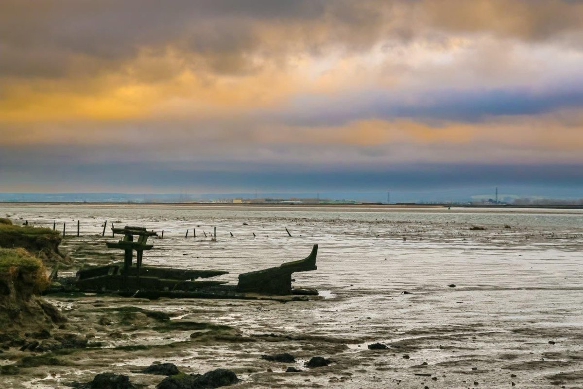 Before October slips away, here’s a moment to breathe.
Stillness. Light fading. A story in the tide.
Begin here → grahamjohn.com/journal/octobe…
#MakeLifeSpecial