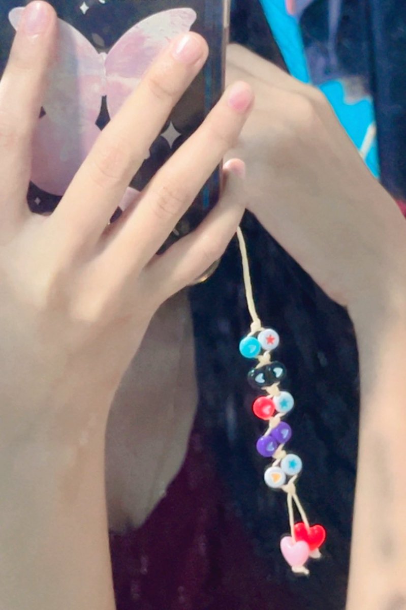 manamine__'s tweet image. สมมุติๆๆ สมมุติว่านุทำกอว. เป็นสายคล้องเคสมือถือเล็กๆ ประมาณนี้ จามีใครมารับน้องมั้ยคับ 👉🏻👈🏻
#MaxkyBas1stFM