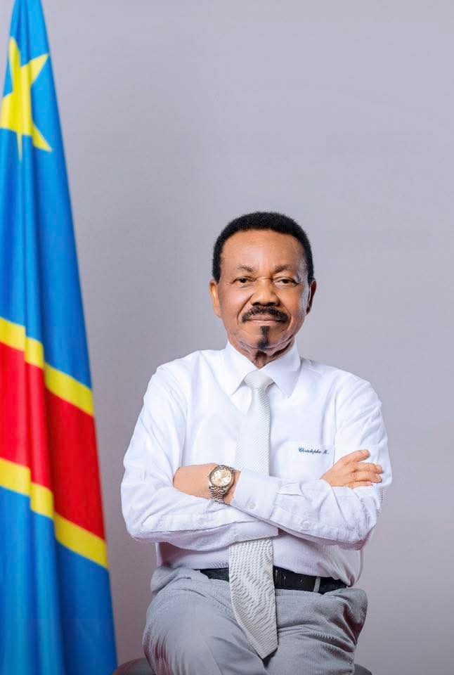 Nous espérons qu'il est temps d'aider le Président de la République S. E <a href="/Fatshi20/">Fatshi Président</a> pour la réussite totale de son Mandat mais aussi reconnaître les valeurs légitimes de nos élus Nationaux, seul l'adorable,notre défenseur central Hon. <a href="/mboso_n/">Christophe Mboso N'kodia Pwanga</a> est digne de ce choix,pas d'ambiguïté
