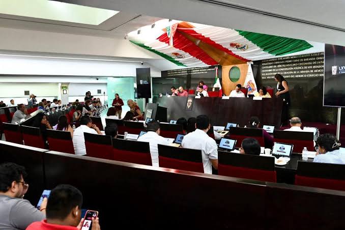 #Campeche 💰⚠️ ¡Indignación en Campeche!

La oposición denuncia gastos millonarios, opacidad y contratos dudosos dentro del Congreso campechano 🏛️💸

Mientras tanto… el sector salud sufre recortes 😡
📲 Lee aquí todos los detalles 👇
lachispaedomex.com/campeche/congr…
