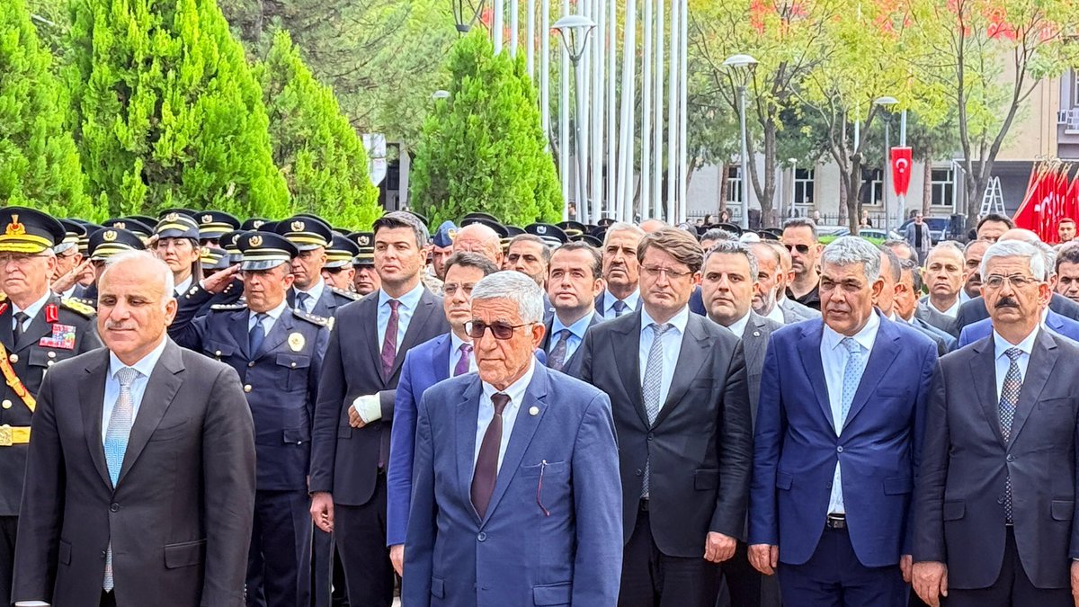 omer_iler's tweet photo. 29 Ekim Cumhuriyet Bayramı’nın 102. yıl dönümü dolayısıyla Valimiz Sayın Murat Zorluoğlu ile Anıtpark’ta düzenlenen resmî törene katıldık. 

Bu vesileyle, Cumhuriyetimizin kurucusu Gazi Mustafa Kemal Atatürk başta olmak üzere tüm kahraman şehitlerimizi rahmetle yâd ediyorum.
@vali_zorluoglu @dbakirvalilik 
#29Ekim