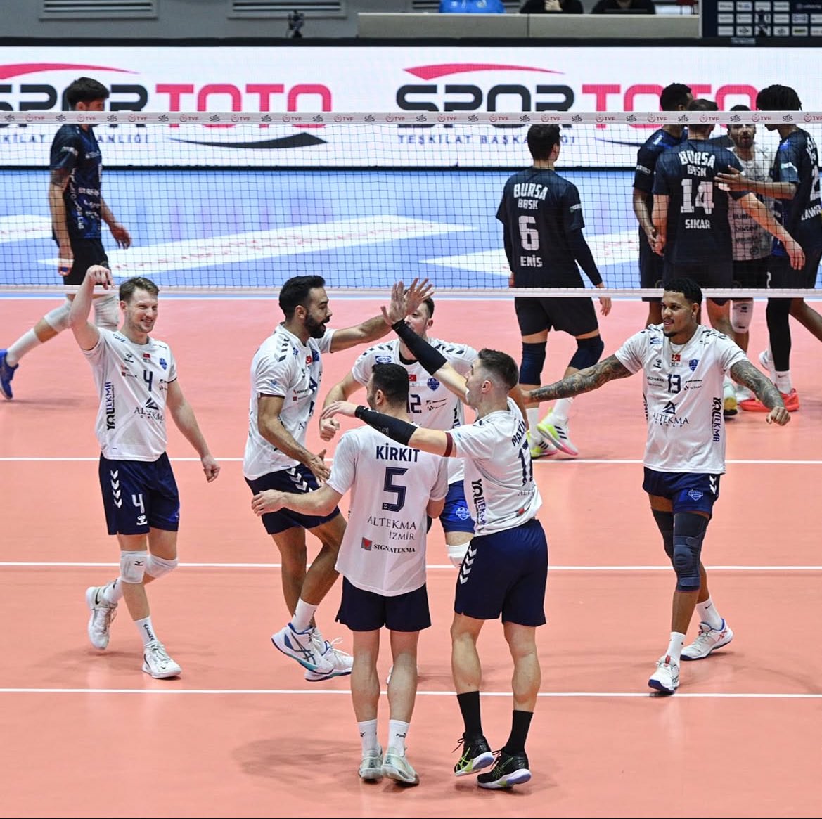 Altekma, sezonun ilk galibiyetini evinde alıyor!

MS: 3-2
Setler: 25-20 | 20-25 | 25-21 | 22-25 | 15-12

En Skorer Oyuncular
🇧🇷Gabriel Cândido - 25 sayı
🇨🇺Osmany Uriarte - 23 sayı