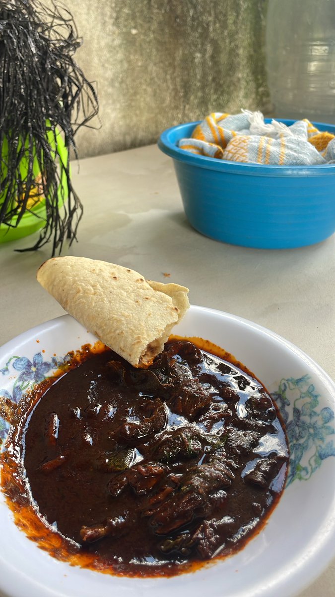 Cosas que aprendí haciendo cine : 
- Si vas a una casa , trata de ir con el estómago vacío, es muy probable que te inviten a comer. (En mi caso, mole de iguana)
- Por más documental que sea, tener un AD  te ayudará a organizar mejor el plan de rodaje, no te confíes.