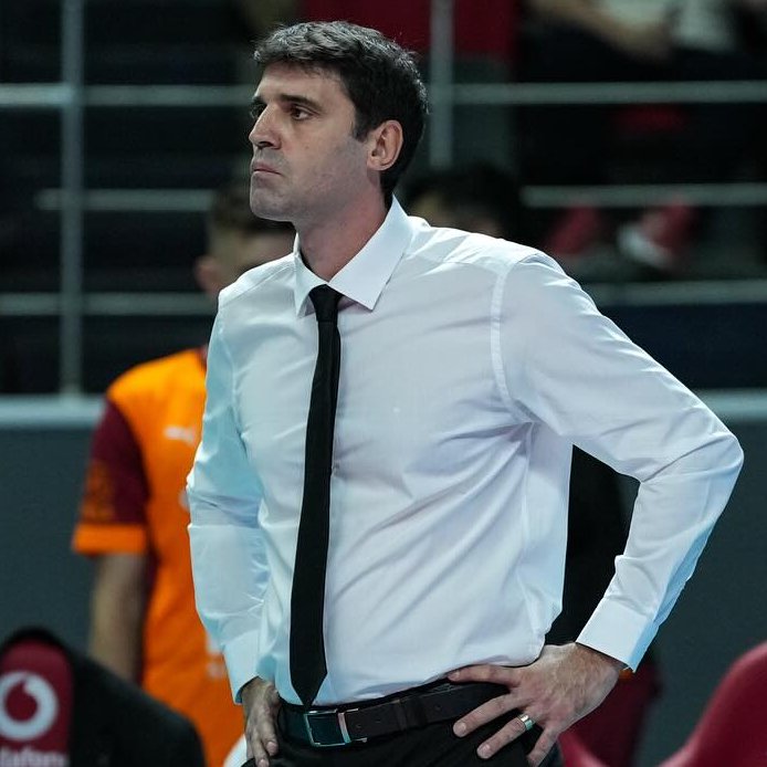 Temmzvolley's tweet photo. Son 12 ayda oynadığı 15 büyük maçta Galatasaray

Fenerbahçe 3-2 ❌
Arkas 3-1❌
Ziraat 3-0❌
Ziraat 3-1❌
Ziraat 3-0❌
Halkbank 3-0❌
Fenerbahçe 3-2 ❌
Arkas 3-1❌
Ziraat 3-0❌
Fenerbahçe 0-3✅
Fenerbahçe 1-3✅
Ziraat 3-0❌
Ziraat 3-1❌
Ziraat 3-0❌
Halkbank 3-0❌ https://t.co/uDGpsqwFlI