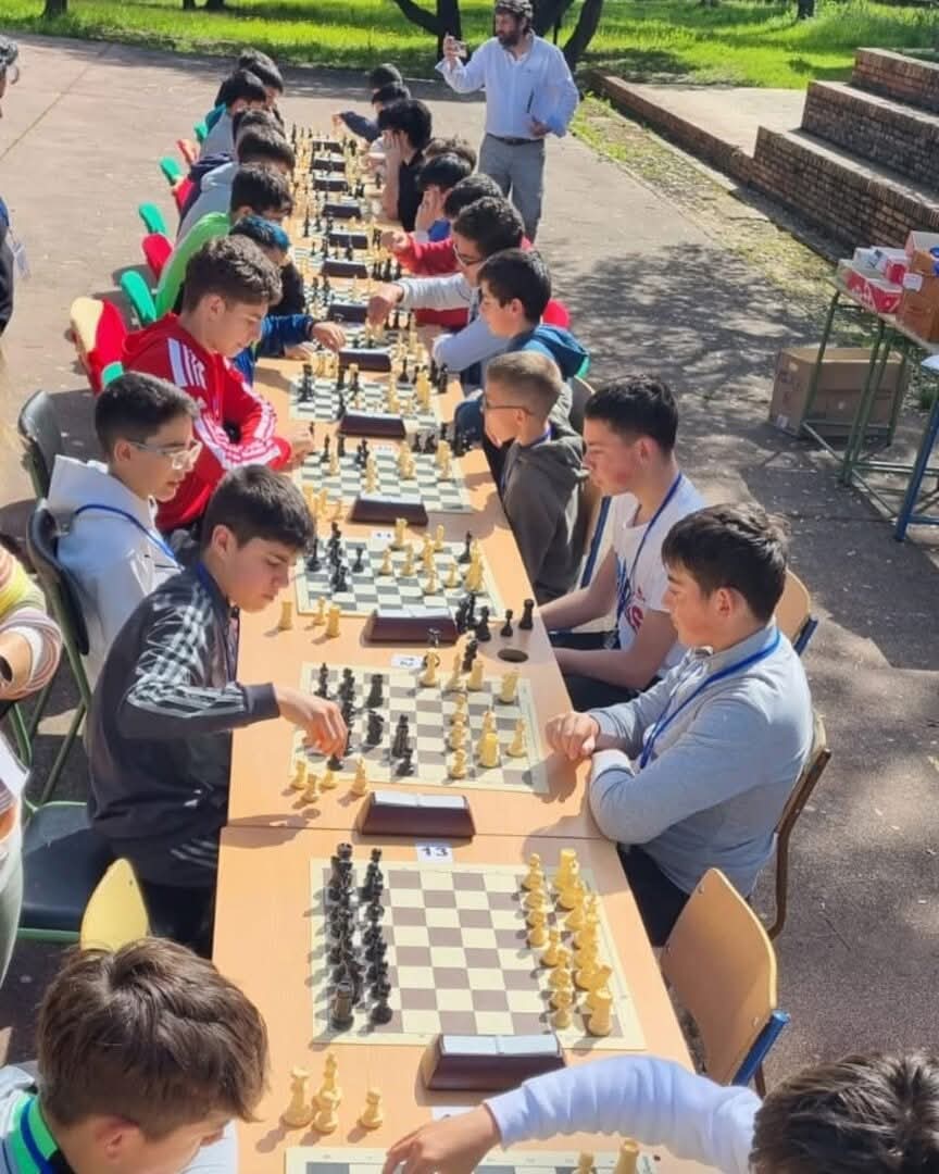 𝗗𝗜𝗘𝗭 𝗠𝗘𝗦𝗘𝗦, 𝗗𝗜𝗘𝗭 𝗠𝗘𝗡𝗦𝗔𝗝𝗘𝗦 | 𝗢𝗰𝘁𝘂𝗯𝗿𝗲: 𝗖𝗢𝗡𝗩𝗜𝗩𝗘𝗡𝗖𝗜𝗔 👫
Convivir es mucho más que compartir un espacio: es respetar, escuchar, cuidar y aprender juntos.

Somos IES Cuenca Minera. iescuencaminera.es