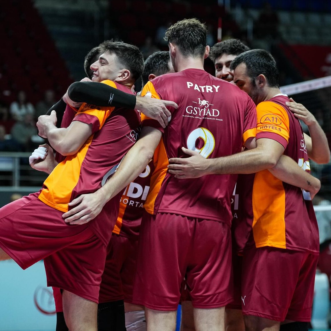 Temmzvolley's tweet photo. Son 12 ayda oynadığı 15 büyük maçta Galatasaray

Fenerbahçe 3-2 ❌
Arkas 3-1❌
Ziraat 3-0❌
Ziraat 3-1❌
Ziraat 3-0❌
Halkbank 3-0❌
Fenerbahçe 3-2 ❌
Arkas 3-1❌
Ziraat 3-0❌
Fenerbahçe 0-3✅
Fenerbahçe 1-3✅
Ziraat 3-0❌
Ziraat 3-1❌
Ziraat 3-0❌
Halkbank 3-0❌ https://t.co/uDGpsqwFlI