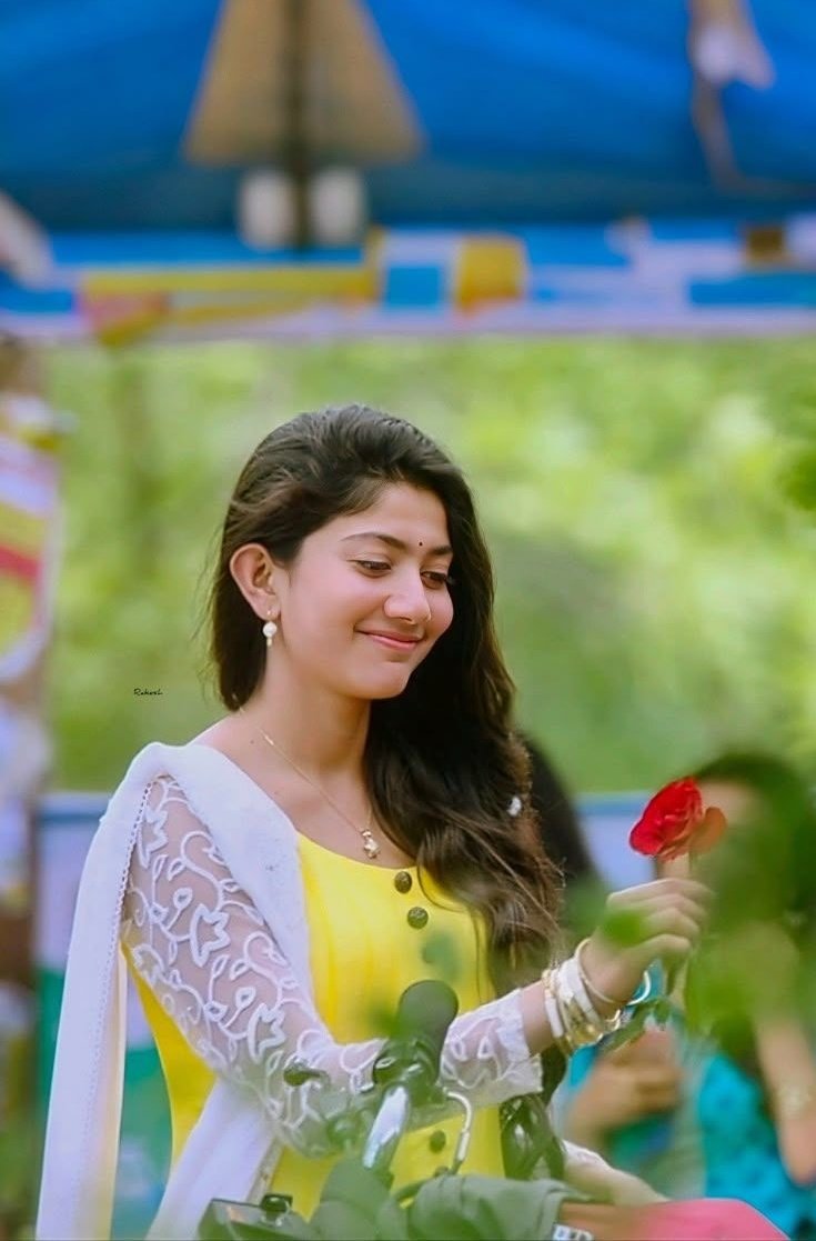 ival_poet's tweet image. காலைகள் ரசிக்கும்படியாகவும்
இரவுகள்
நேசிக்கும்படியாகவும்
இருந்தால் போதும்..

வேறென்ன 
எதிர்பார்ப்பு இருந்து 
விட போகிறது இந்த 
நாட்கள் மீது.!