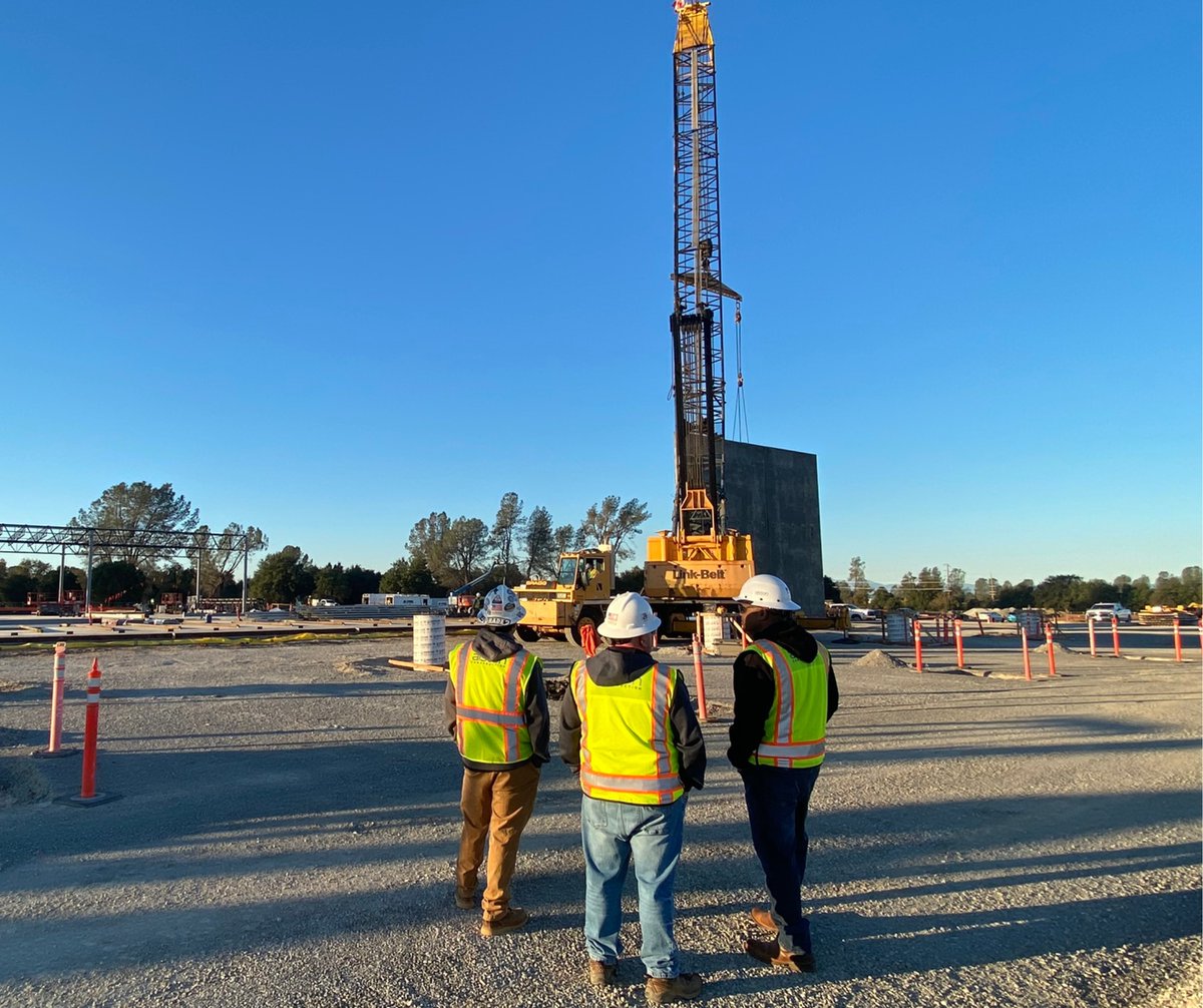 alstonconstruct's tweet image. #TiltUpTuesday Today we’re featuring Project Sundial, the newest addition to Stillwater Business Park in Redding, California! Our team successfully placed 55 panels in just 10 hours. Stay tuned for more project milestones to come! #BuildCA