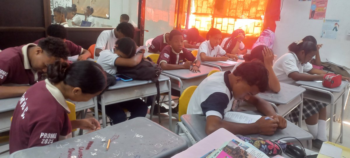 IE NUEVA ESPERANZA DE ARROYO GRANDE. EnCiencias Políticas 11-1G Fortalecemos  las habilidades lectoras. desde las Ciencias Sociales🌍📚 el trabajo con mapas de ideas y mentales inspira a nuestros estudiantes a pensar, conectar . 👏 #AprenderJuntosEnNuevaEsperanzaDeArroyoGrande