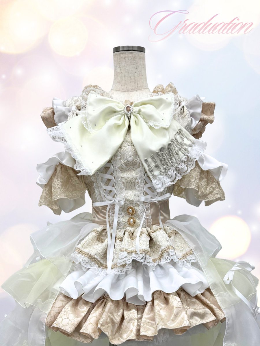 💐制作実績💐

NO❤︎AF（<a href="/SKA_noaf/">NO❤︎AF【公式】</a>）虹乃ひまり（<a href="/himari_noaf/">虹乃ひまり</a>）さんの卒業衣装を制作しました🌸

ひまりさんの大切な門出に携わることができたこと、心より感謝いたします。
淡いベージュとアイボリーを基調に、やさしさと気品を込めてデザインしました。