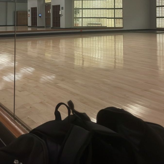 seish9ro's tweet image. #harrygyu socmed au

hayatının büyük kısmını gecirdigi o kücük kasabadan, hayallerinin pesinden gitmek icin ayrılan donggyu, seul'ün gürültülü sokaklarında hayatına bambaska bir renk katacak o yasam dolu cocukla tanısır