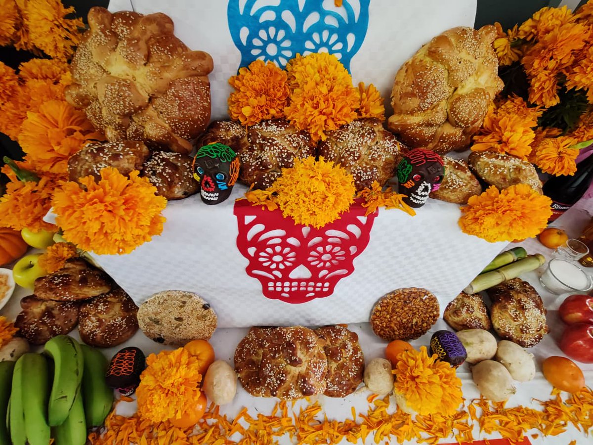 En el <a href="/TET_Tlax/">TETlax</a> honramos la memoria de quienes formaron parte de esta institución.

Con respeto y tradición, nuestro personal elaboró esta ofrenda para celebrar la vida y recordar a quienes siempre serán parte de nuestra historia. 🌼🕯️

<a href="/TEPJF_informa/">TEPJF</a> 
<a href="/TEPJF_SRCDMX/">Sala Regional Ciudad de México</a>