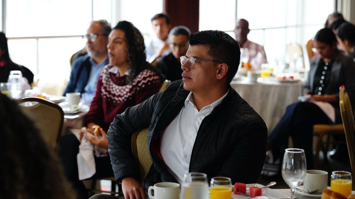 Tuvimos un diálogo muy interesante con las organizaciones de la sociedad civil colombiana. Es fundamental escuchar y sumar sus miradas a nuestra estrategia de país enmarcada en la NDC.
La #AcciónClimática es un esfuerzo de todxs. La participación fortalece nuestra voz y ambición