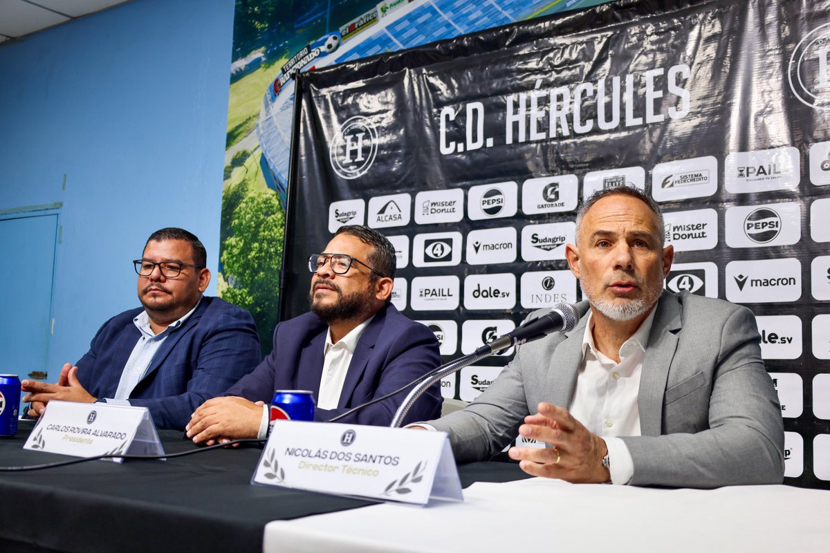 cdhercules_sv's tweet photo. 📸 Presentación oficial del cuerpo técnico de Club Deportivo Hércules 🏛️⚽

En las instalaciones del estadio Cuscatlán se llevó a cabo la presentación formal del nuevo cuerpo técnico ante la directiva. 💼🤝🏻

👔 Carlos Rovira Alvarado – Presidente
👔 Juan Carlos Montes – Vicepresidente
🇺🇾 Nicolás Dos Santos – Director Técnico
🇮🇹Marcelo Antonio Macías – Técnico Auxiliar
🎥 Felipe Dos Santos – Video Analista

Una reunión marcada por la visión compartida, el compromiso y la ambición de llevar a Hércules a lo más alto.