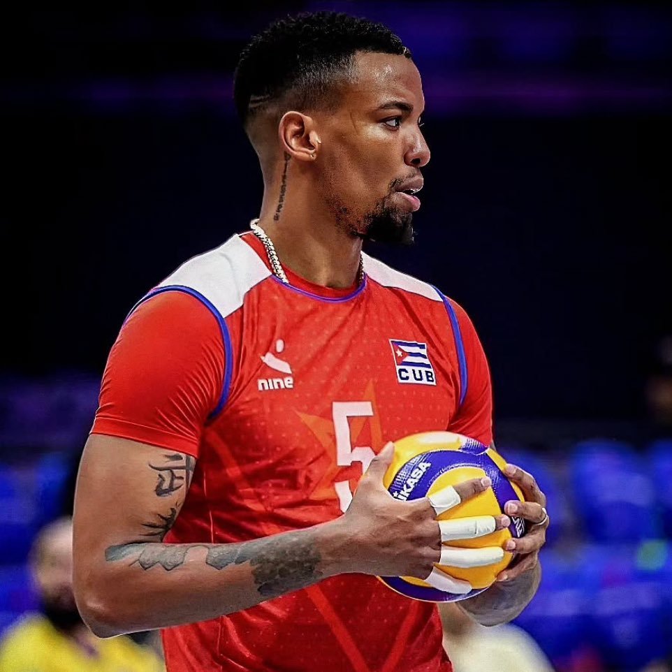 🇨🇺Javier Concepcion x Cizre

16 sayı
10/13, %77 hücum
4 blok, 2 ace
+10WL