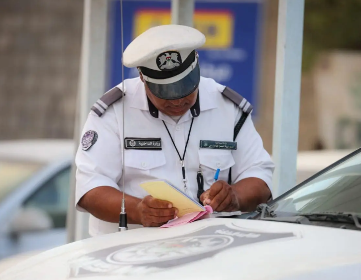 🚓#شرطة_طرابلس تضبط متورطين بقضايا متنوعة
نفّذ مركز شرطة الأوسط عمليات ضبط لمطلوبين بتهم: تهديد،
 اعتداء، سب، نصب، خيانة أمانة، ابتزاز وإتلاف أموال الغير
جميع المتهمين تم إحالتهم للنيابة لاستكمال الإجراءات القانونية لتعزيز سيادة القانون وأمن العاصمة
 #سيادة_القانون #ضبط_المتورطين