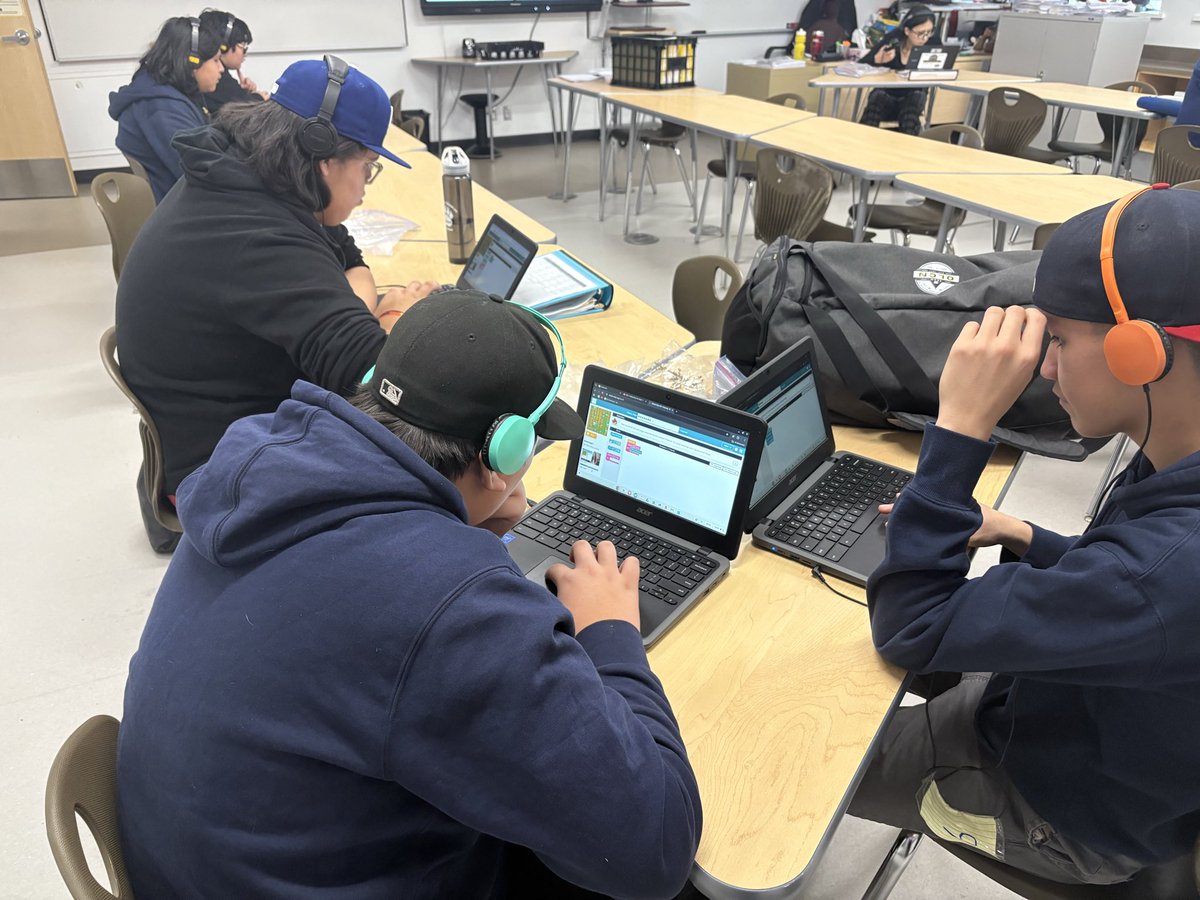 hammerbryan's tweet image. Classic Maze Hour of Code!! Great way to get students started in coding!! @hourofcode @hadip @codeorg #hourofcode #backtoskc #903coding #digitallearning