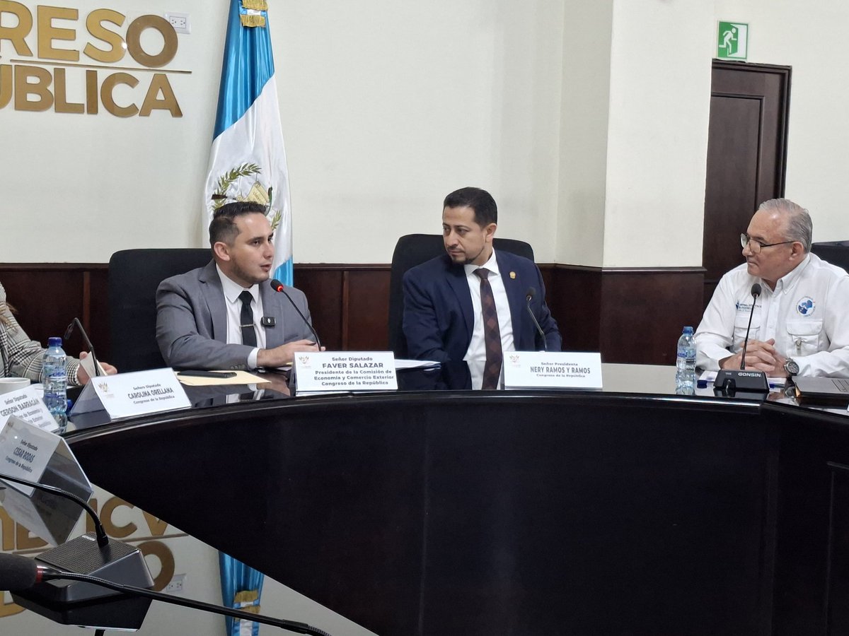 Diputados de la Comisión de Economía se reúnen con representantes del Proyecto Corredor Interoceánico y alcaldes de oriente para conocer los avances de la ruta que conectará el océano Pacífico y Atlántico, con una inversión estimada de $15 millardos #CongresoGT <a href="/CongresoGuate/">Congreso Guatemala</a>