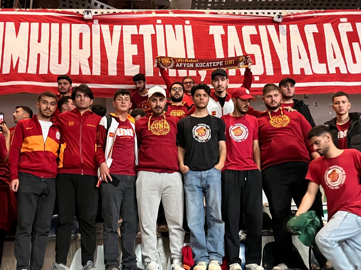 uAUNIAKU's tweet image. CİMBOM ÇAĞIR YETER .

GALATASARAY’ımızı halkbank karşısında yalnız bırakmadık.