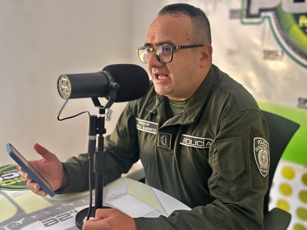 PoliciaGuainia's tweet image. #OnAir 🎤 se realizó programa de cuéntale al Comandante en la Emisora Radio Policía Inírida 95.1 FM, en el programa #CuentaleAlComandante, dando un balance de las actividades operativas y preventivas del Departamento.  #SeguridadEnElTerritorio