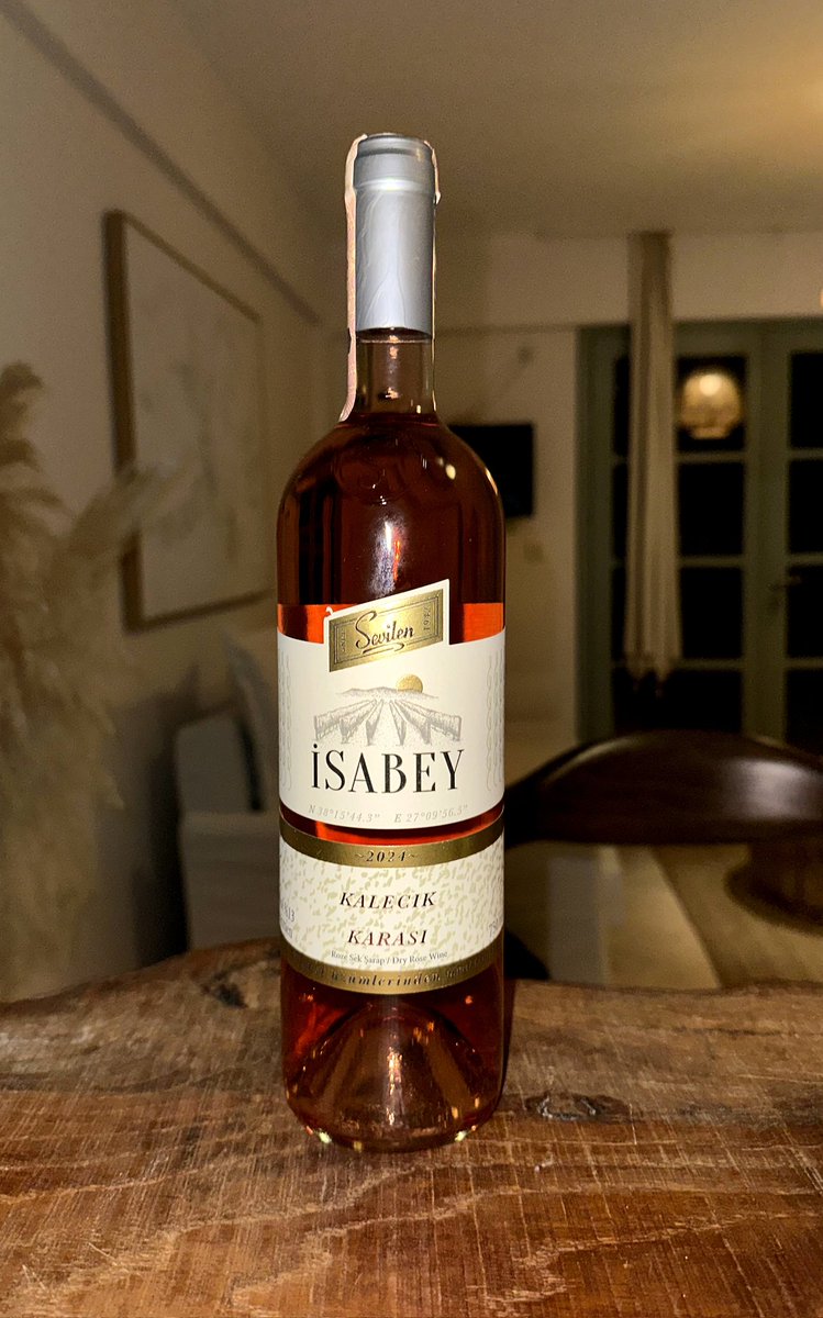 Füzulidən əsən mina ətirli rüzgarların xəfif toxunuşları ilə dadlanmış üzümlərdən əldə edilən bu şərab Rəsulzadə- Elçibəy yolunun 92-93cü kilometrliyindəki şərab məbədində istehsal olunur.