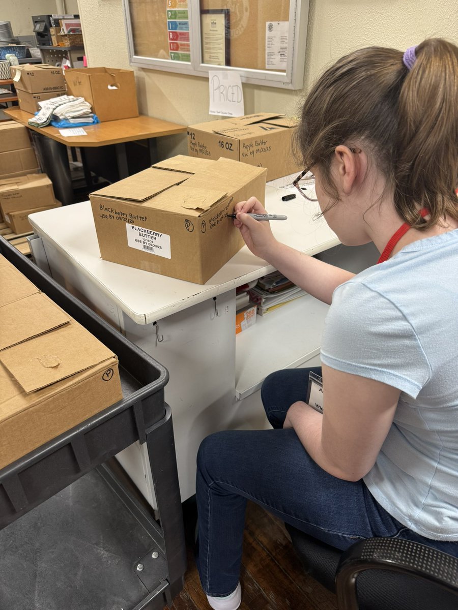 heatherlk26's tweet image. Spending this rainy day inside working hard @TheFarmersHouse!! 🧑‍🌾🥰👩🏻‍🌾 #FUNctionalSkills #TonkaGRIT @TonkaNation