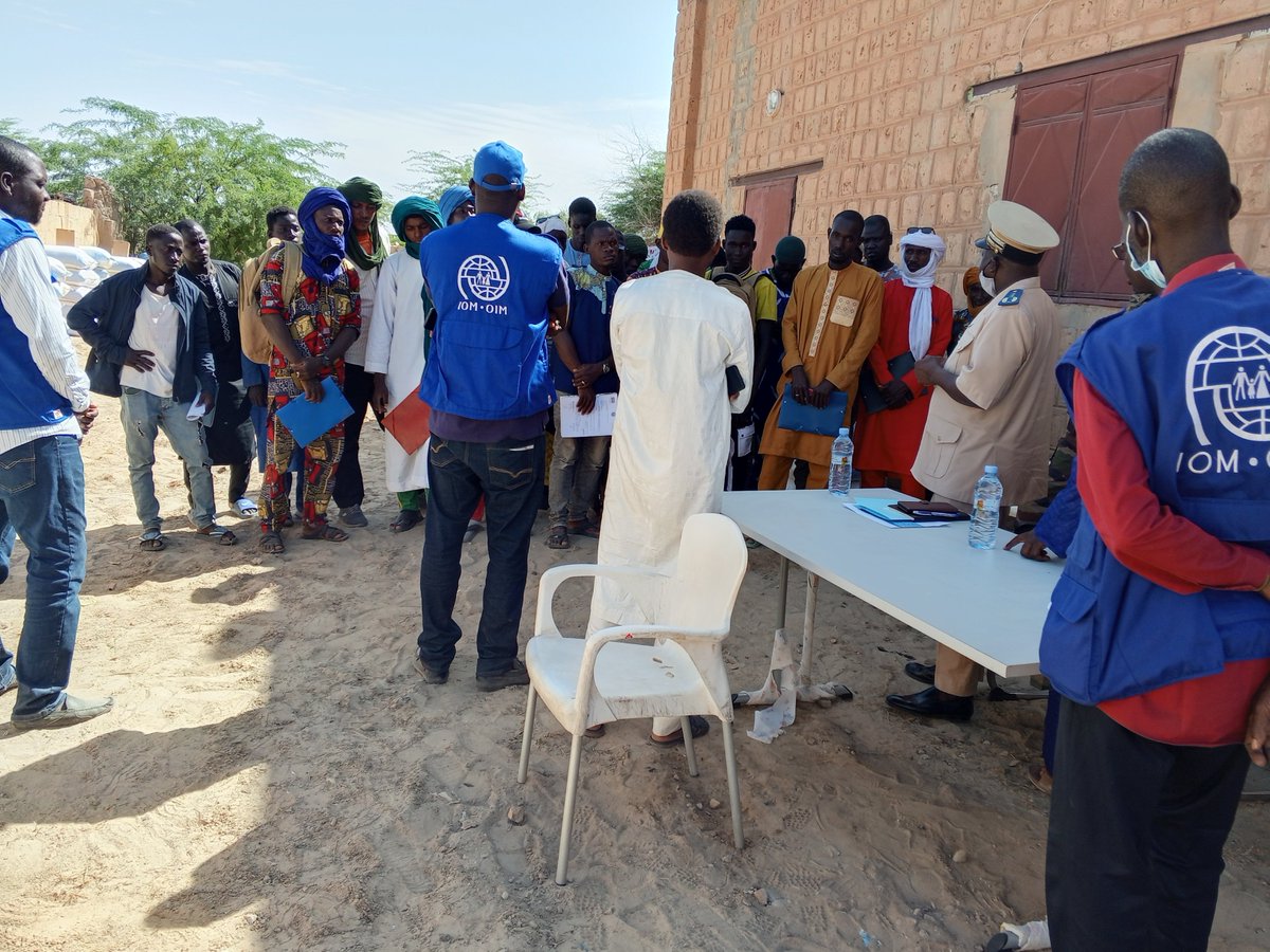 Remise de 40 kits de démarrage (10 en commerce divers, 30 en embouche ovine) par l’OIM Mali aux migrants de retour à Tombouctou.
Une initiative du projet MPRR, financé par 🇪🇺, pour une réintégration durable.