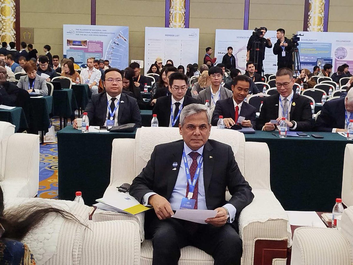 COMSATS_en's tweet photo. At #ANSO's invitation, ED #COMSATS, Amb @ZakariaNafees is attending ANSO Conference on Science & Innovation for a Sustainable Future at Beijing🇨🇳. Event aims to foster sharing of ideas and best practices in International S&T collaboration. COMSATS is member of ANSO and its GB https://t.co/4Lp3Bs1G6p