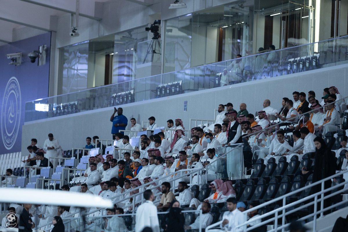 الولاء 
العشق 
الانتماء
الحضور 

أشياء لا تُشترى 
شكراً لوقفتكم🧡