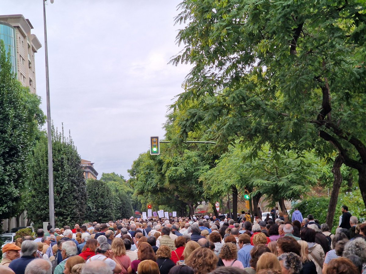 En Huelva también está todo el mundo manipulado, mienten y lanzan infundios. 

Dice <a href="/JuanMa_Moreno/">Juanma Moreno</a> que la gente ha salido a la calle para decirle que la Sanidad va de categoría 👌