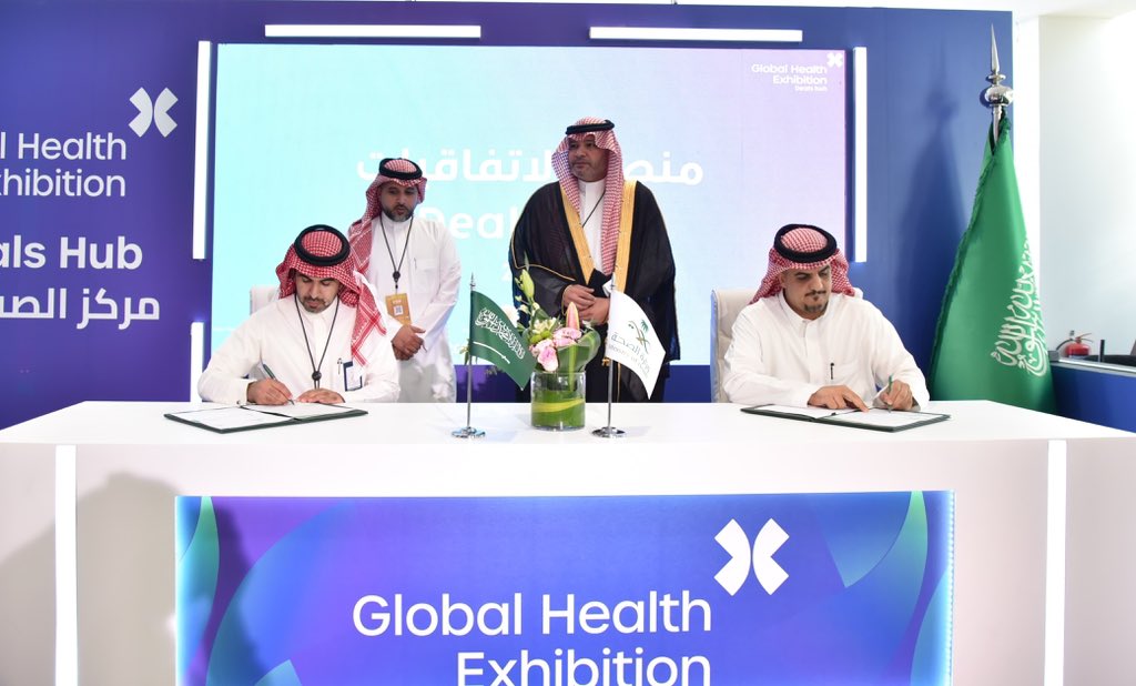 Najran_Univers's tweet image. على هامش #ملتقى_الصحة_العالمي_2025..

وقّعت #جامعة_نجران ممثلةً في المستشفى الجامعي مذكرة تفاهم مع #وزارة_الصحة، برعاية وكيل الوزارة للإمداد والشؤون الهندسية د.إبراهيم الطريري، ووقعها عن الجامعة د.سعيد القحطاني، وعن الوزارة د.مصلح العنزي. وتهدف المذكرة إلى تعزيز الربط التقني…