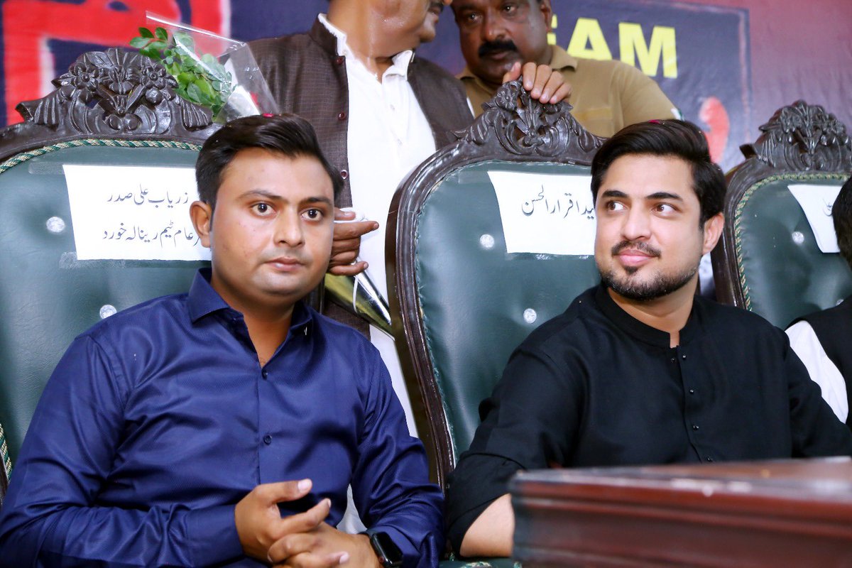 iqrarulhassan's tweet photo. رینالہ خورد میں ٹیم سرعام کے عہدیداران سے ملاقات: لیڈروں کی گاڑیوں کے پیچھے بھاگنے، اُن کے پوسٹر چپکانے اور اُن کی کرسی کے لیے دوسروں کو گالیاں دینے والے ذہنی غلاموں کو یہ بات سمجھانا کہ وہ خود بھی لیڈر بن سکتے ہیں، ایک مشکل کام ہے، لیکن ہم یہ کام کر کے دکھائیں گے۔ https://t.co/dmytRtkDBH