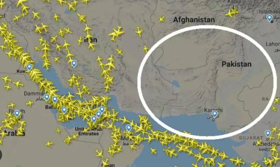 OmarbinZafar's tweet photo. Borders may look calm  but can't predict the future.
Pakistan has shut their air routes,India is holding Major drills.
Not a full scale war yet - but every move feels like a message.
#IndiaPakistan https://t.co/rgUTpNQOSg
