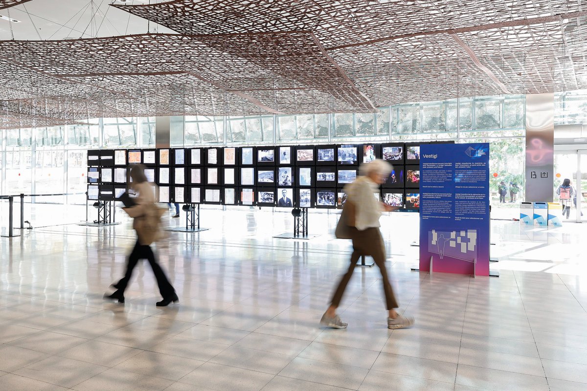 Sessions acadèmiques, tallers, xerrades ràpides i espais col·laboratius analitzen el paper dels arxius.

✅ Tres ponències magistrals exploraran la intel·ligència artificial, la descolonització arxivística i els arxius com a eines de justícia.