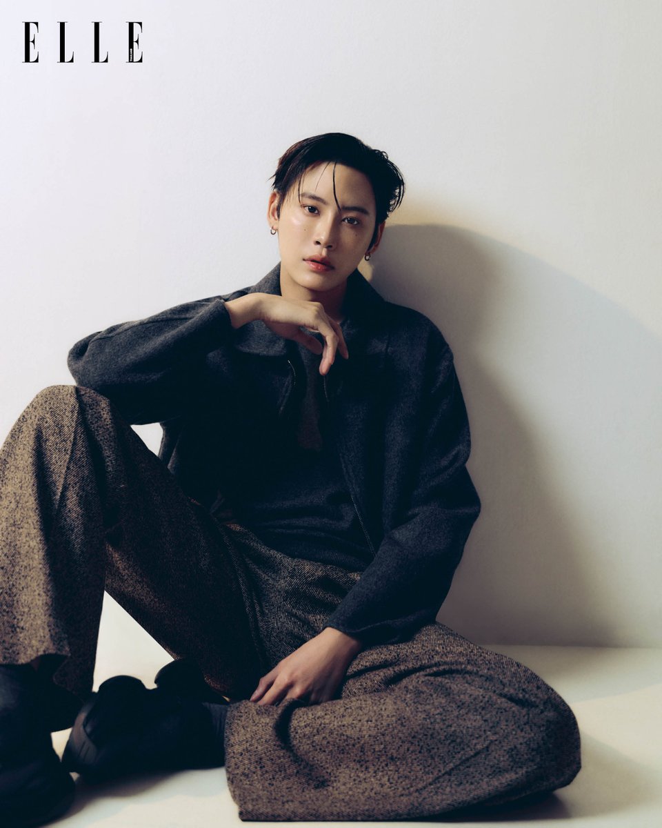 ELLEThailand's tweet image. &quot;ในซีรี่ส์อาจจะเห็นรามิลเป็นคนเข้มๆ มีบ๊องๆ บ้าง แต่ตัวบุ๋นเองเป็นคนที่แฟนคลับจะชอบเรียกว่า ‘แปลก’ เขาชอบพูดกันว่า เข้ามาเพราะความหล่อ อยู่ต่อเพราความแปลก (หัวเราะ)&quot; แอลชวนบุ๋น นพณัฐ @bb0un มาพูดคุยพร้อมถ่ายแฟชั่นเซ็ตสุดเท่!

#ELLEThailand 
#ELLECrushxBounPrem
#BounPrem #bb0un